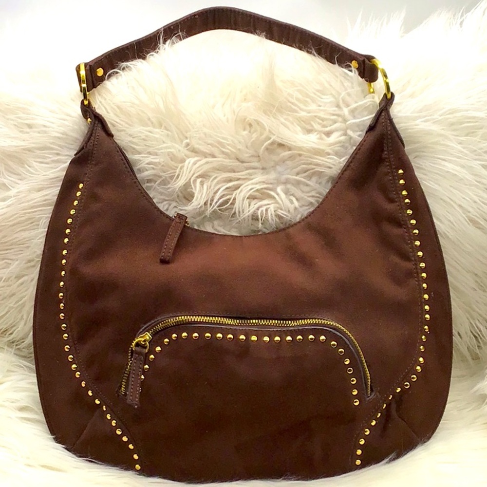 Silver Hobo Bag with Sleek Design